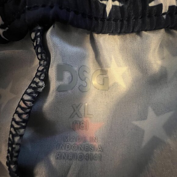 DSG Boys Woven Train Shorts XL With Star Print - Picture 6 of 9